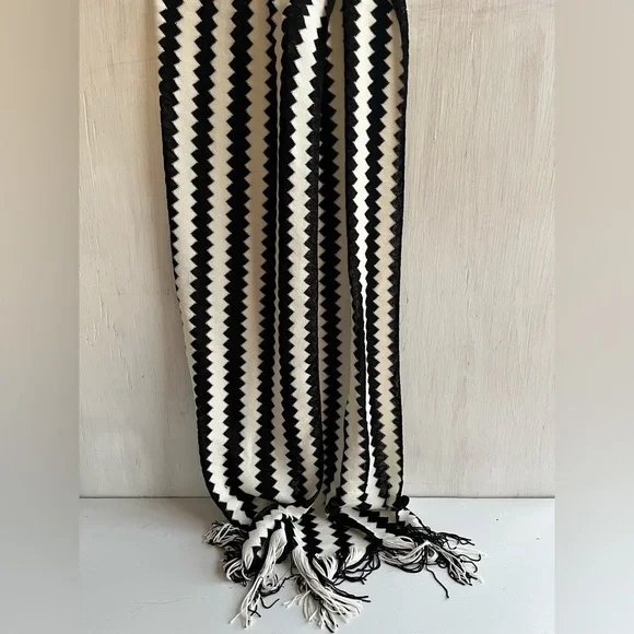 Missoni Zigzag Wool Blend Scarf Black & White - Picture 3 of 8